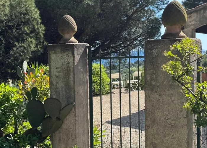 Gigaro Eden View Mas St Tropez Дом отдыха Ла Круа-Вальме